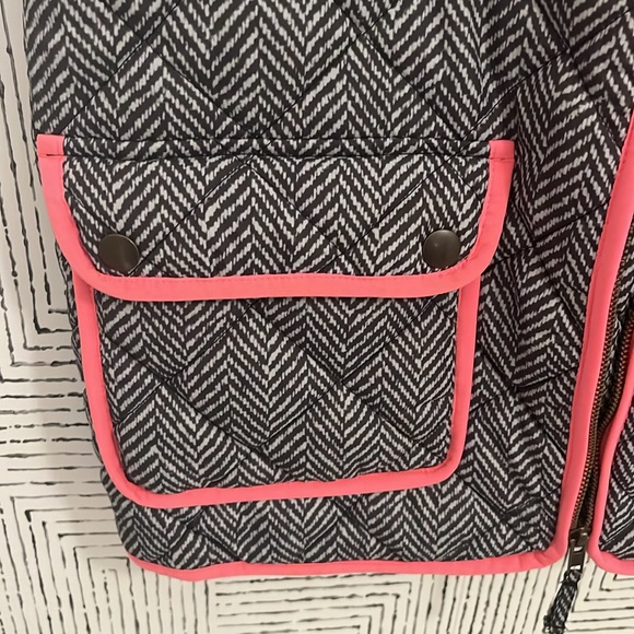 Herringbone puffer with neon trim - Picture 4 of 5